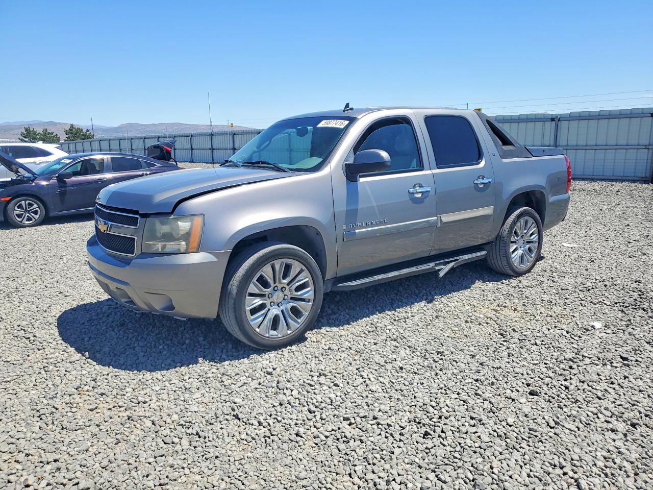 2007 Chevrolet Avalanche 1LT, VIN 3GNFK12397G147657 — Side