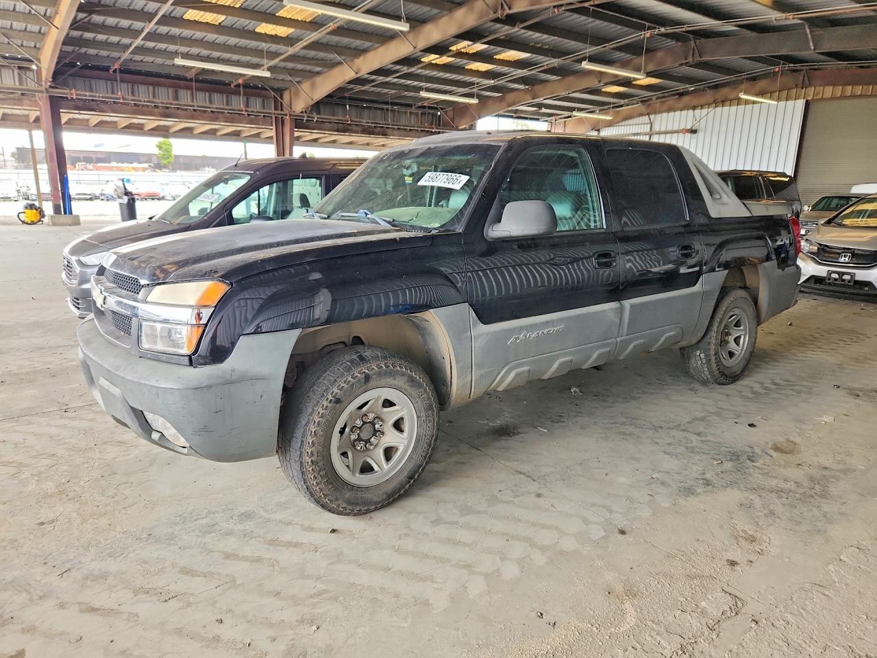 2002 Chevrolet Avalanche, VIN 3GNEK13T32G121378 — Зад