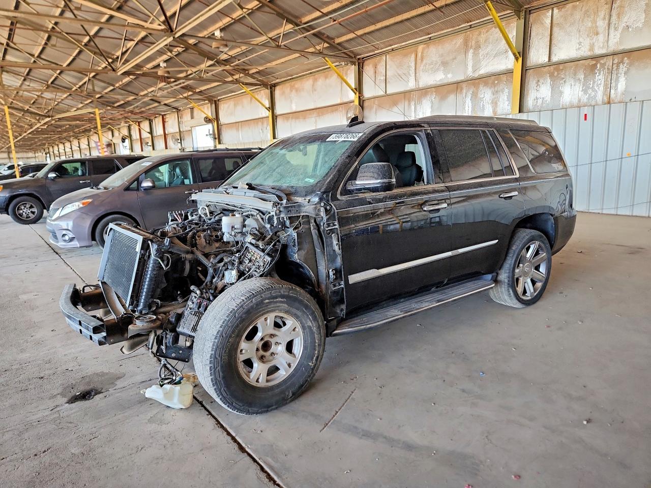 2019 Cadillac Escalade Luxury, VIN 1GYS3BKJ2KR104063 — Front end