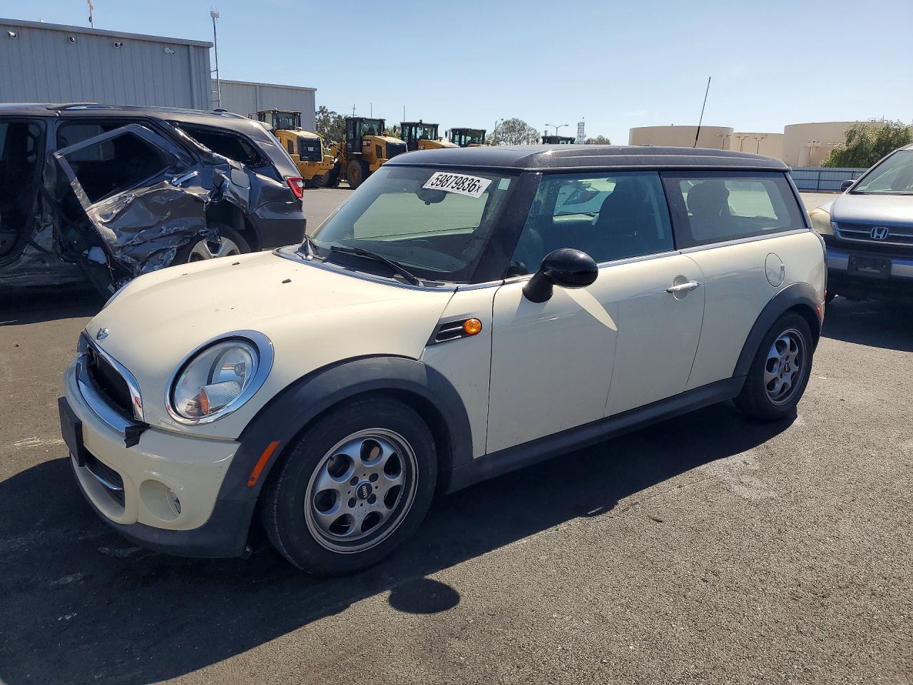 2014 MINI Clubman, VIN WMWZF3C58ET491743 — Бок