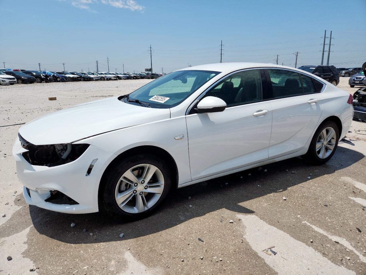 2018 Buick Regal Preferred, VIN W04GL6SX6J1130082 — Front end
