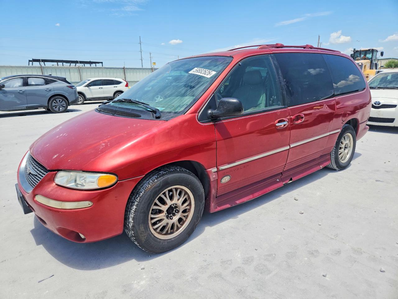 2000 Chrysler Town & Country Limited, VIN 1C4GP64L7YB614285 — Normal wear