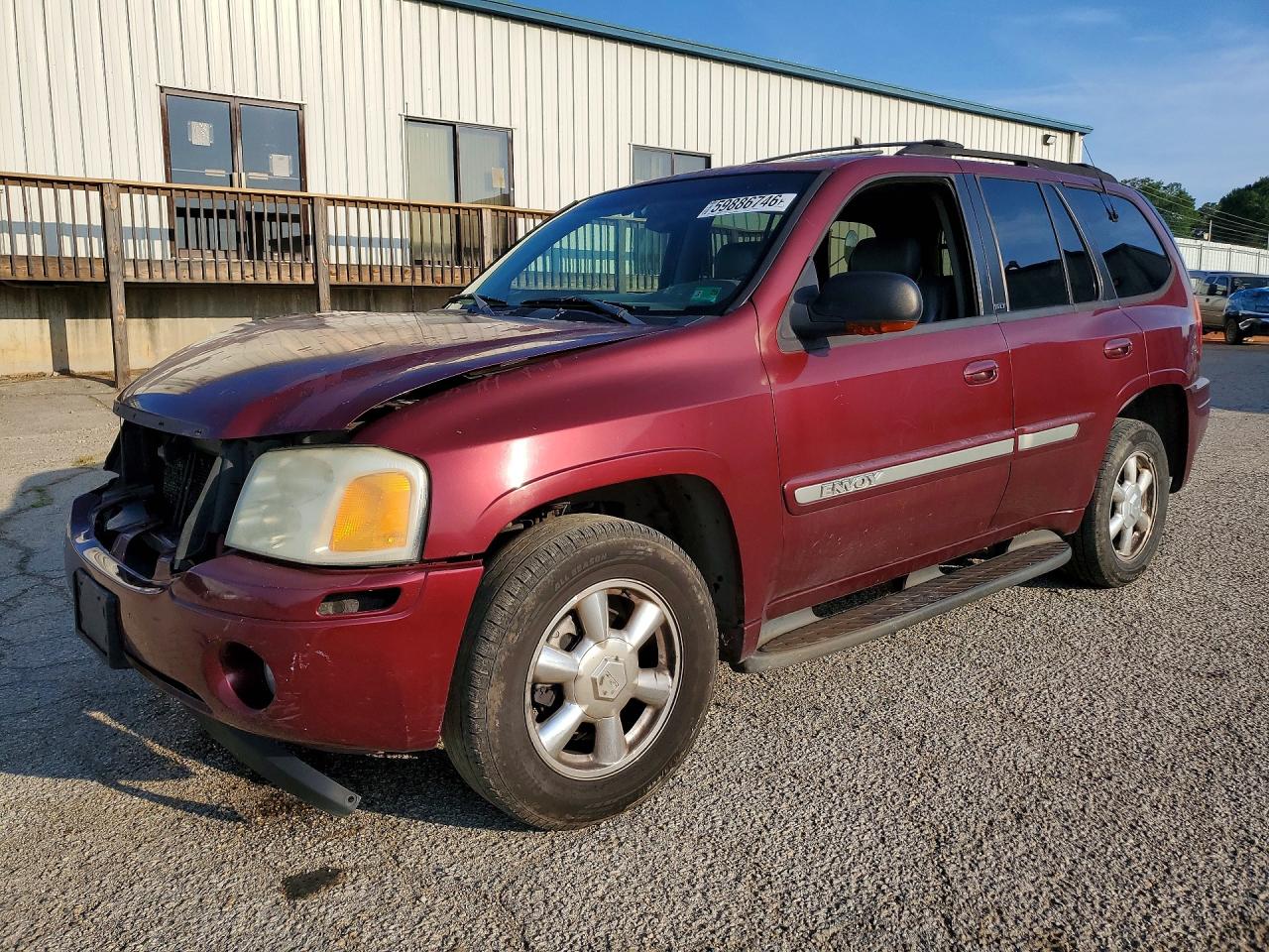 2003 GMC Envoy SLE, VIN 1GKDT13S032184011 — Front end