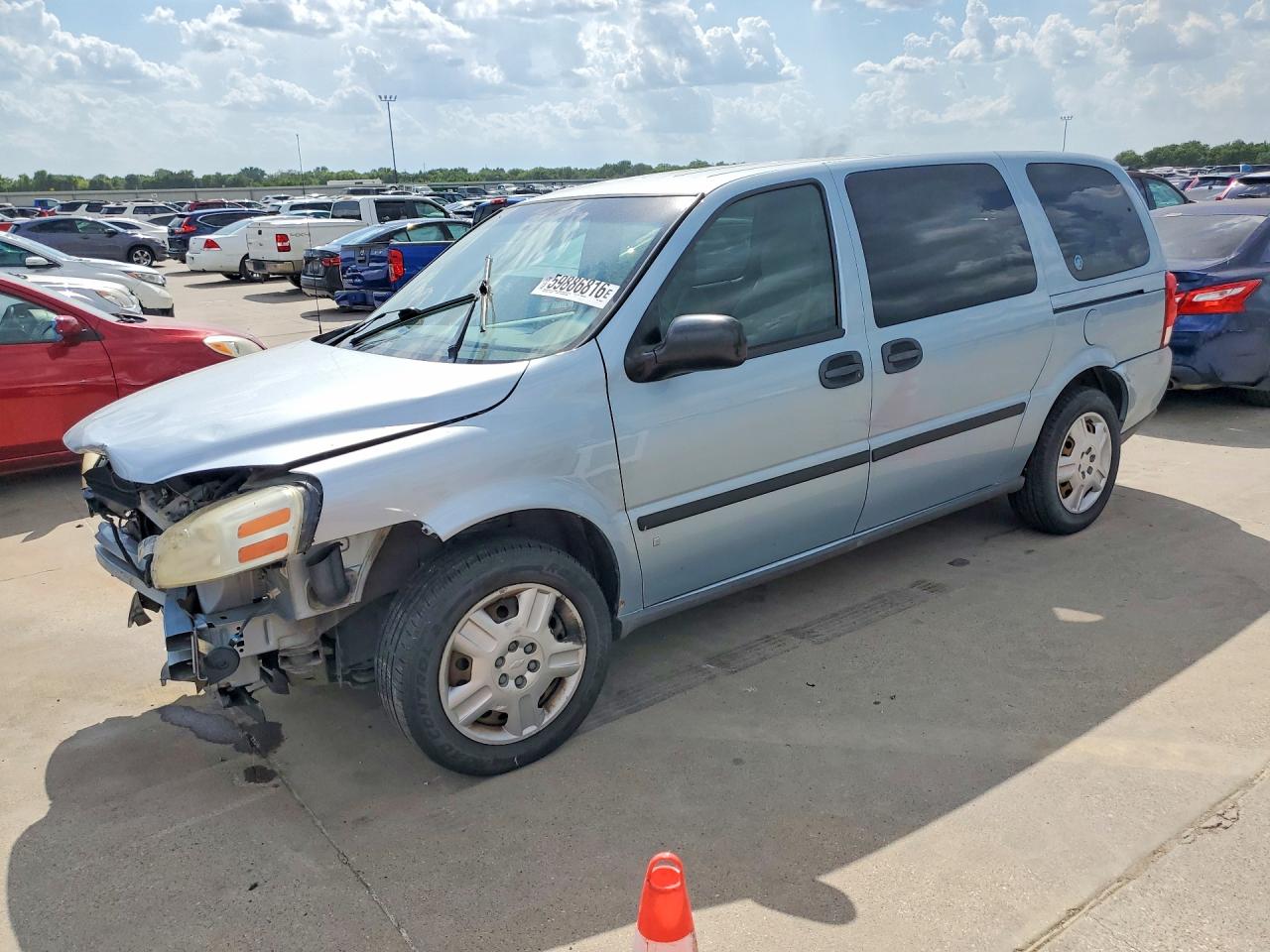 2007 Chevrolet Uplander LS Fleet, VIN 1GNDV23W67D201832 — Front end