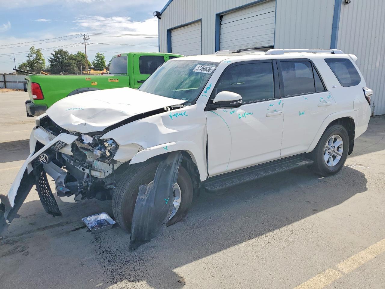 2018 Toyota 4Runner Limited, VIN JTEBU5JR4J5511539 — Front end