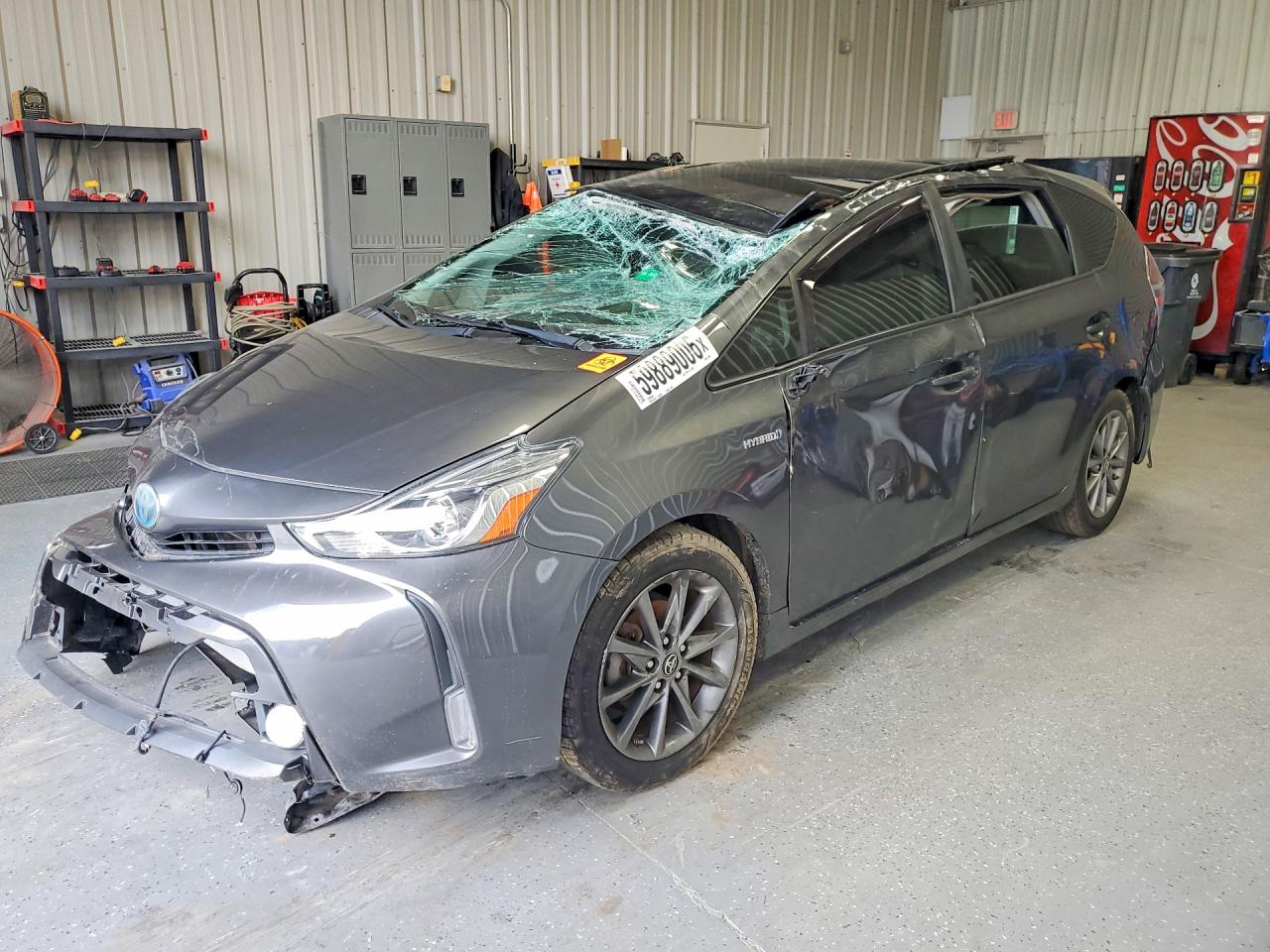 2015 Toyota Prius Two, VIN JTDZN3EU6FJ017667 — Перед