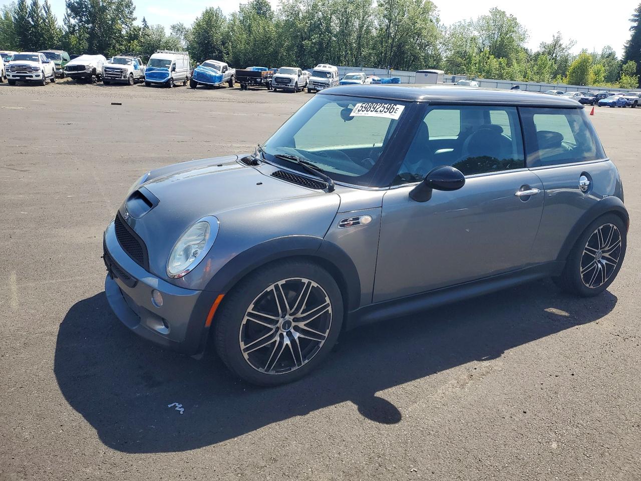 2002 MINI Hardtop S, VIN WMWRE33452TD52727 — Днище