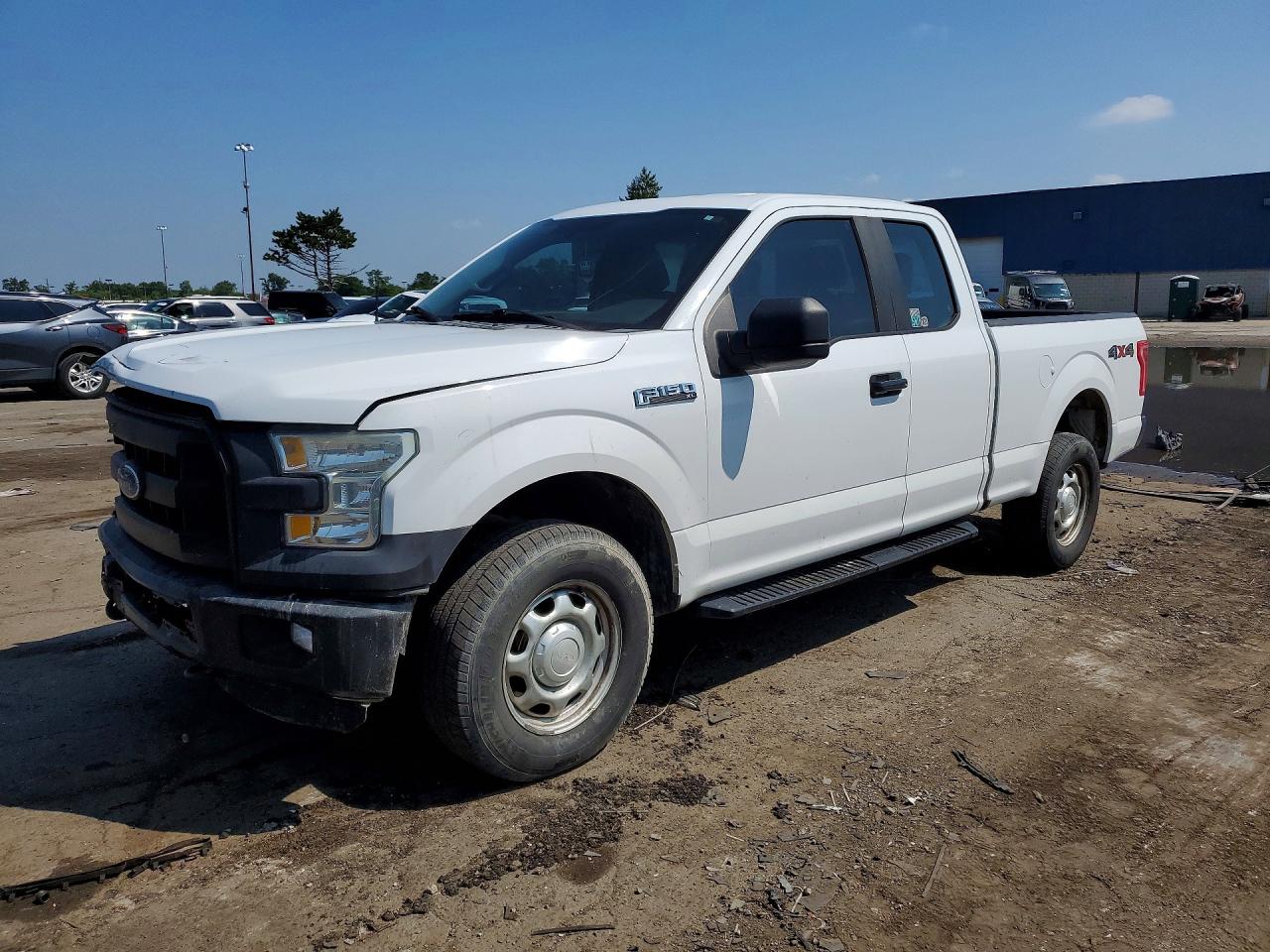 2016 Ford F-150 XLT, VIN 1FTFX1EFXGFC39412 — Front end