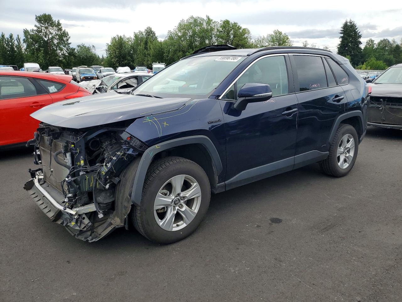 2020 Toyota RAV4 Hybrid XLE, VIN 4T3R6RFV1LU003339 — Front end