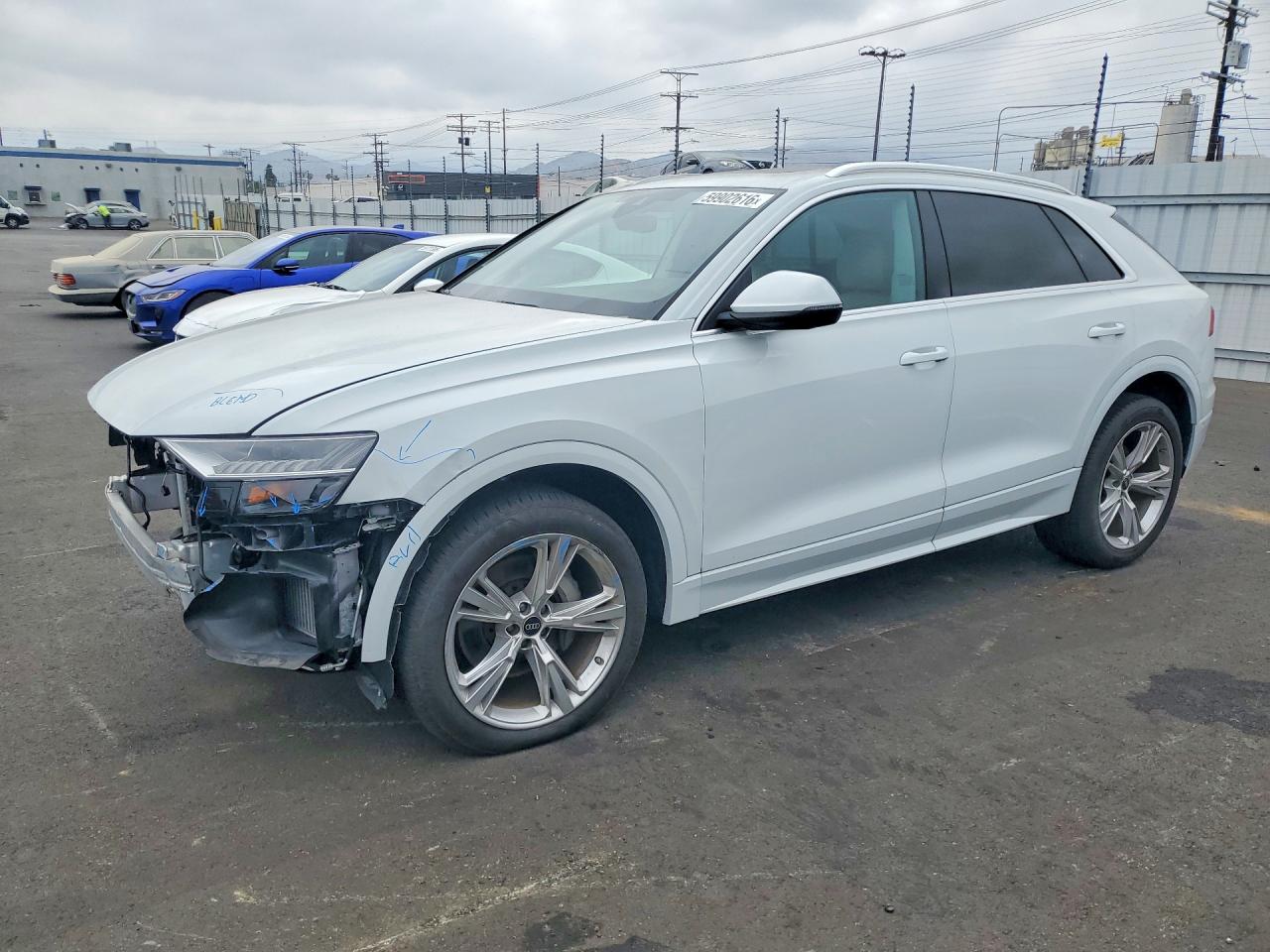 2023 Audi Q8 Premium, VIN WA1AVBF11PD024502 — Перед