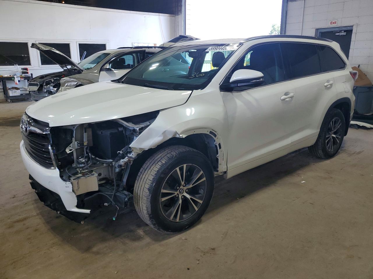 2016 Toyota Highlander XLE, VIN 5TDJKRFH8GS229498 — Перед