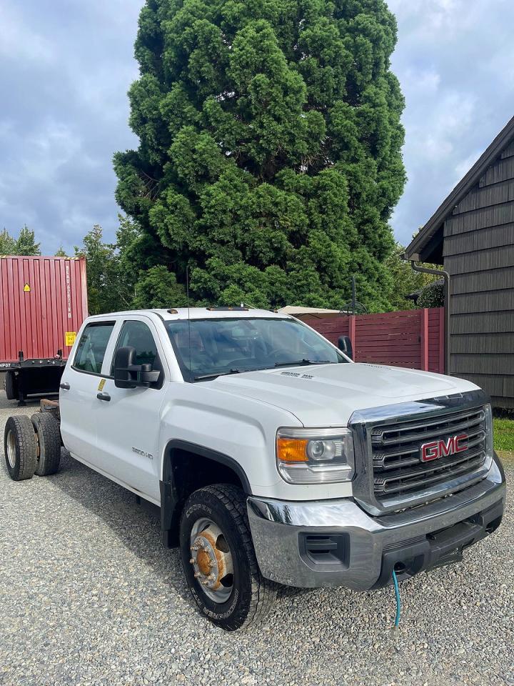 2015 GMC Sierra 3500HD, VIN 1GD421C80FF152235 — Minor dents and scratches