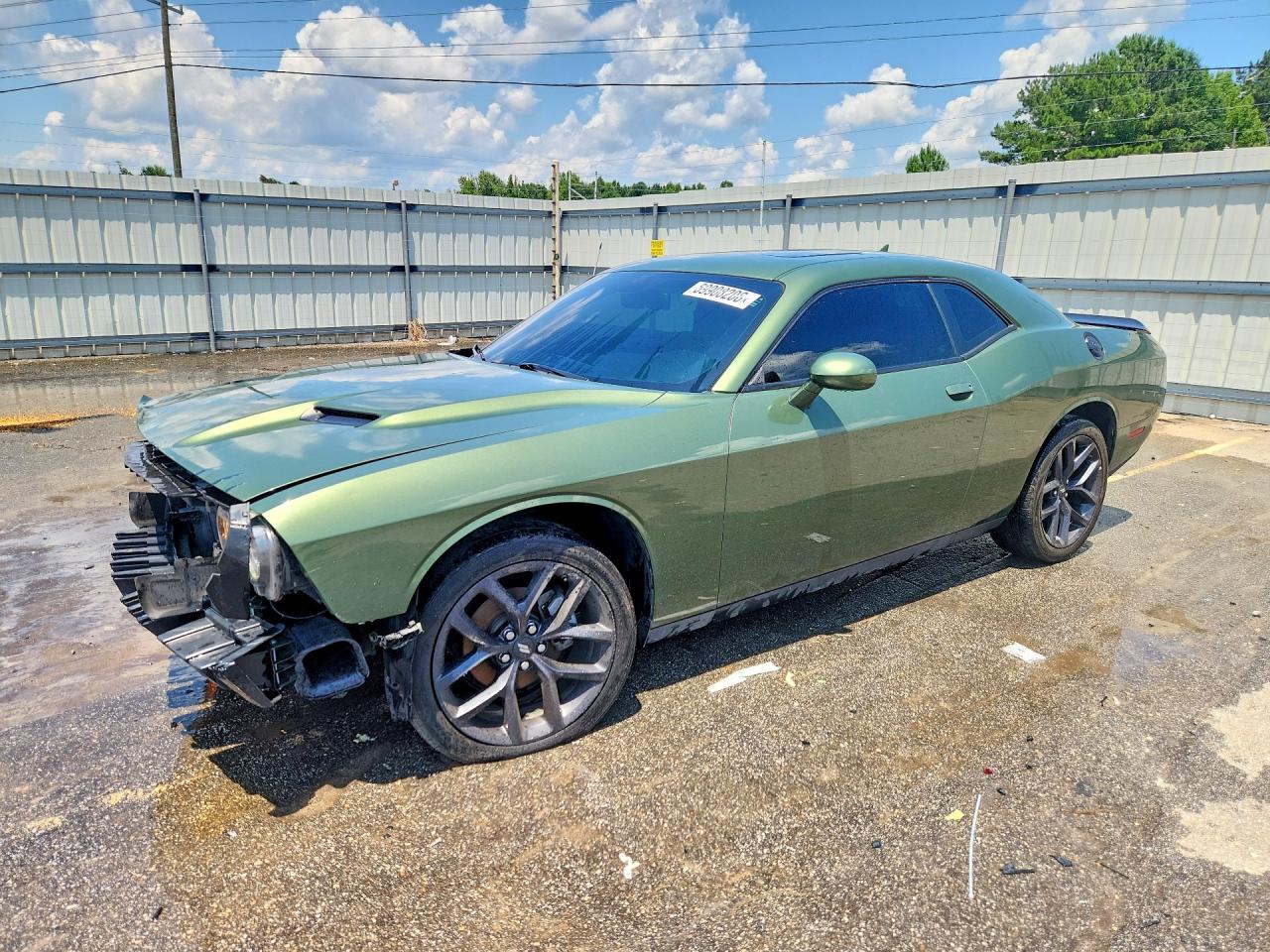 2022 Dodge Challenger SXT, VIN 2C3CDZAGXNH263427 — Перед