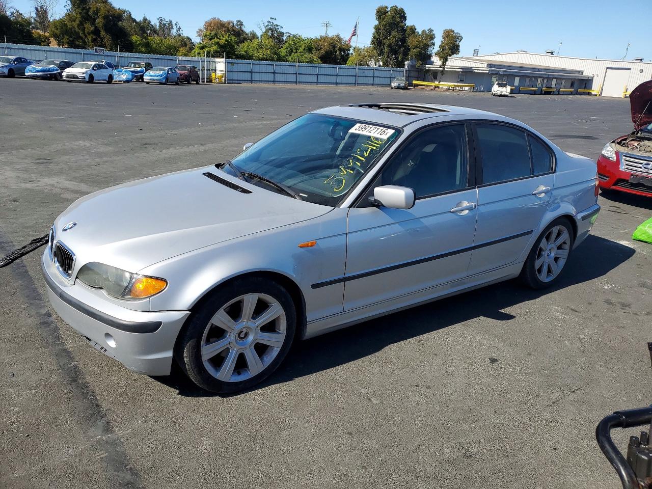 2002 BMW 3 Series 325i, VIN WBAEV33492KL68351 — Зад