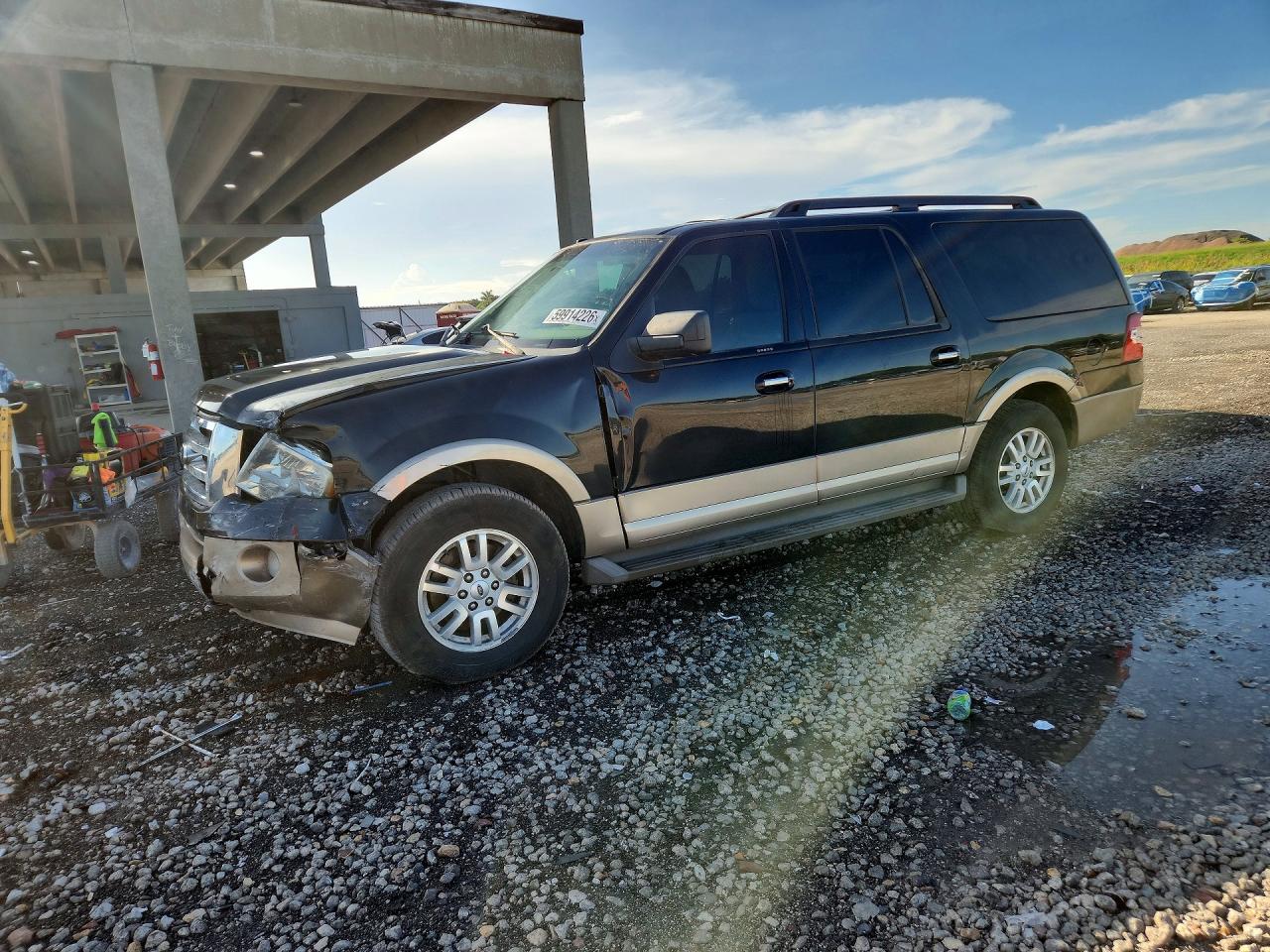 2014 Ford Expedition Max XLT, VIN 1FMJK1J56EEF56754 — Front end