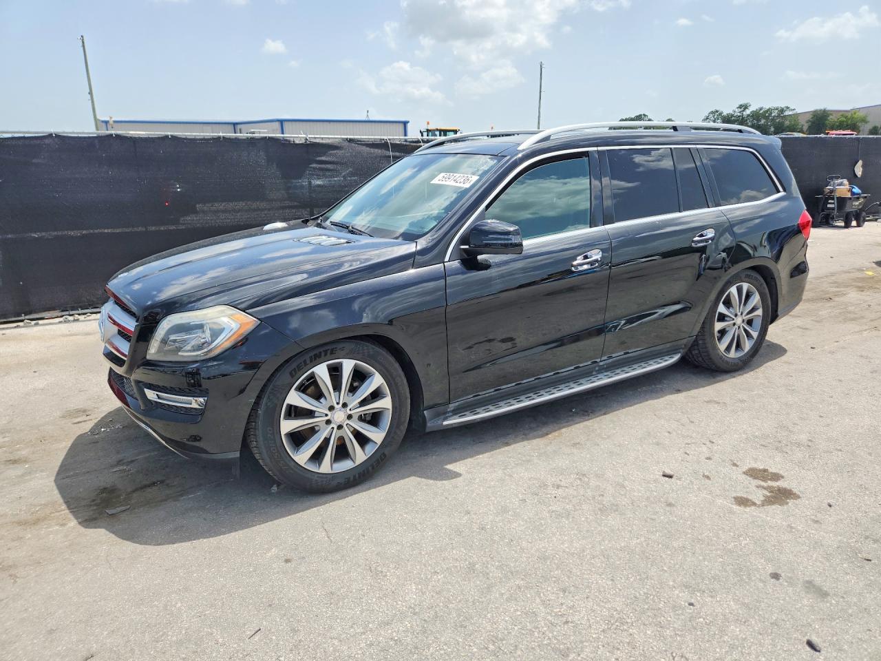 2015 Mercedes-Benz GL 450, VIN 4JGDF6EE0FA511925 — Side