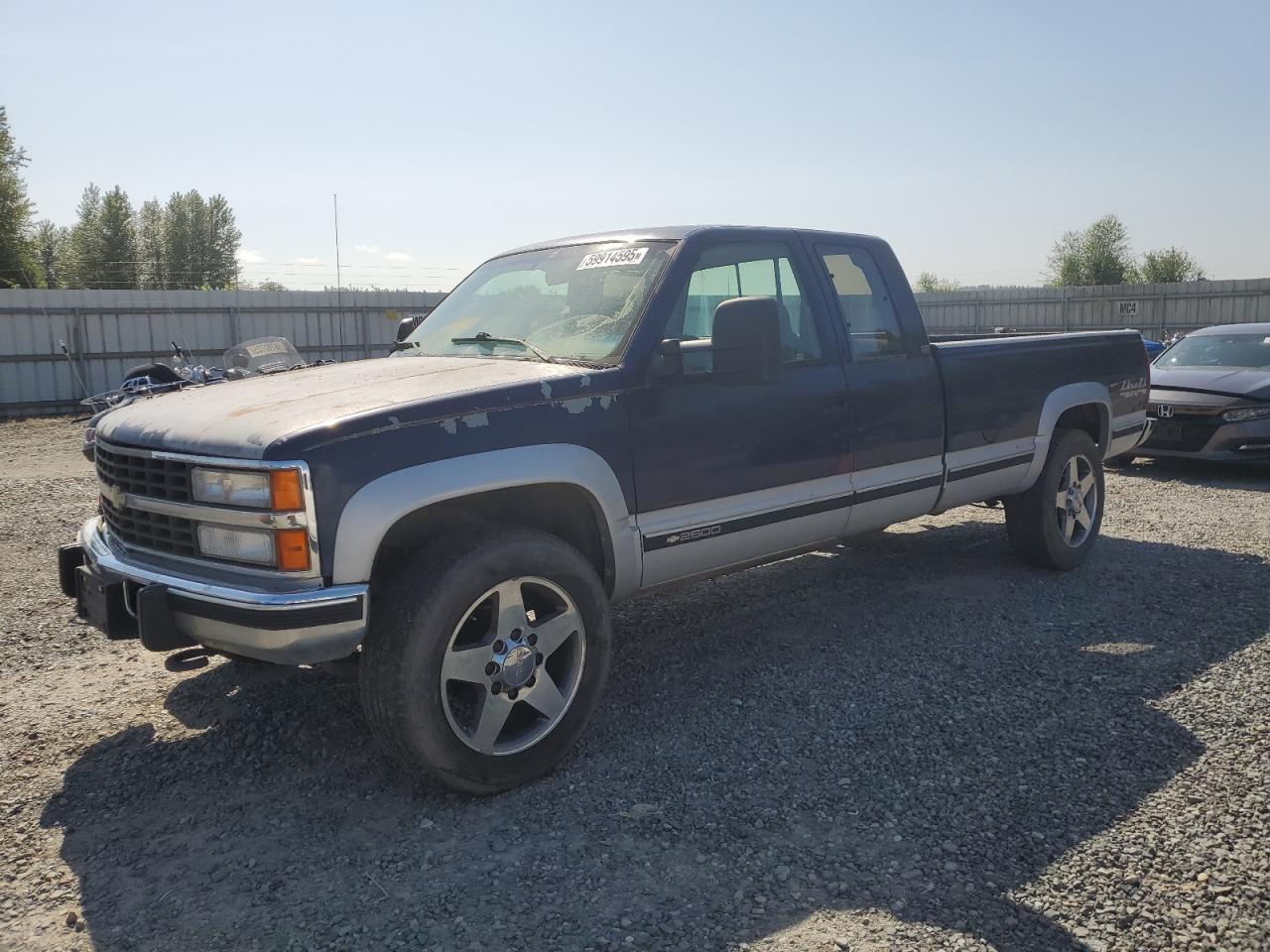 1993 Chevrolet K2500, VIN 1GCGK29F1PE246970 — Front end