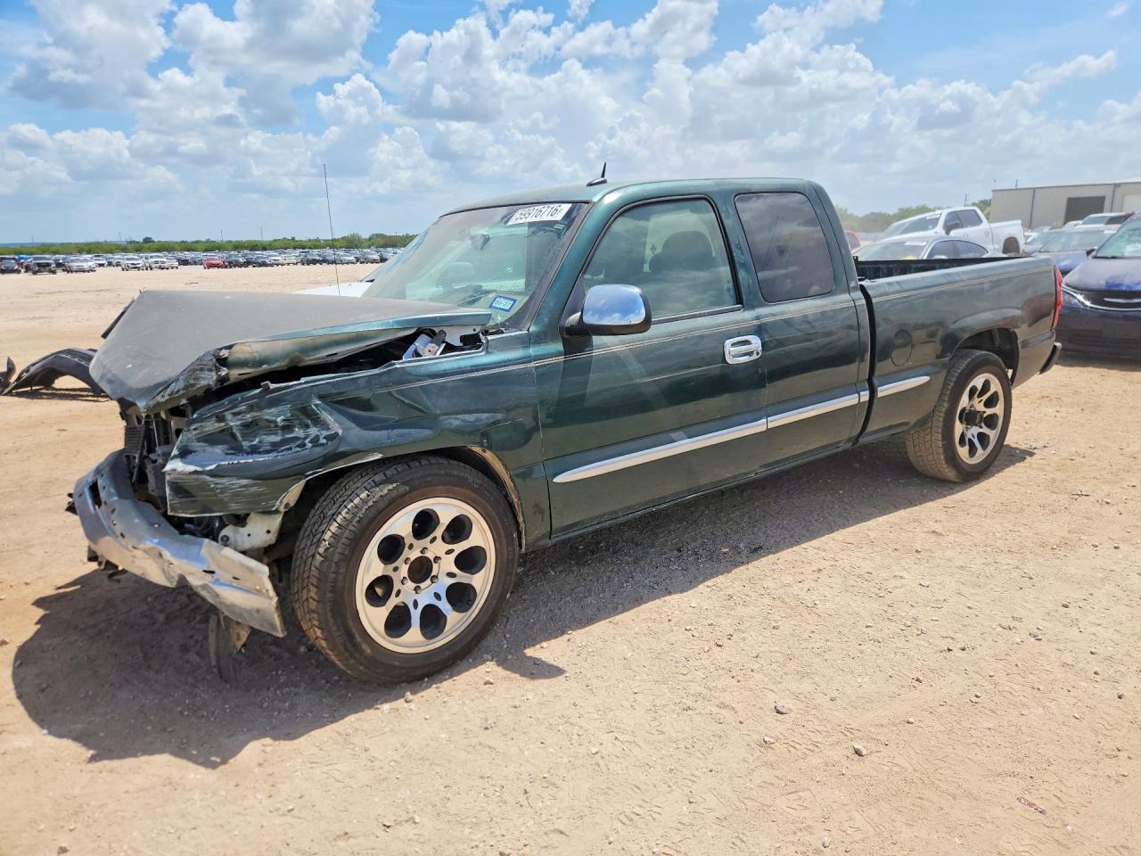 2002 GMC Sierra 1500 SLE, VIN 2GTEC19T121382126 — Front end
