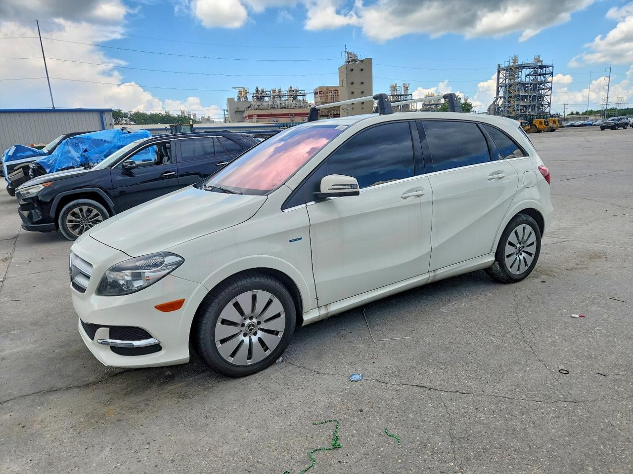 2017 Mercedes-Benz B B 250e, VIN WDDVP9ABXHJ015686 — Normal wear