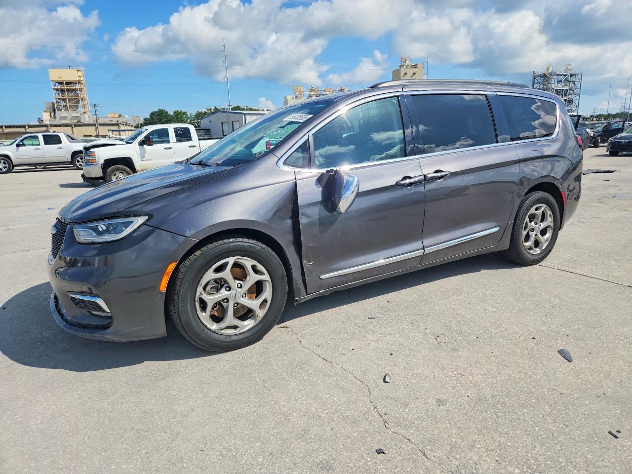 2022 Chrysler Pacifica Limited, VIN 2C4RC1GG0NR175773 — Front end