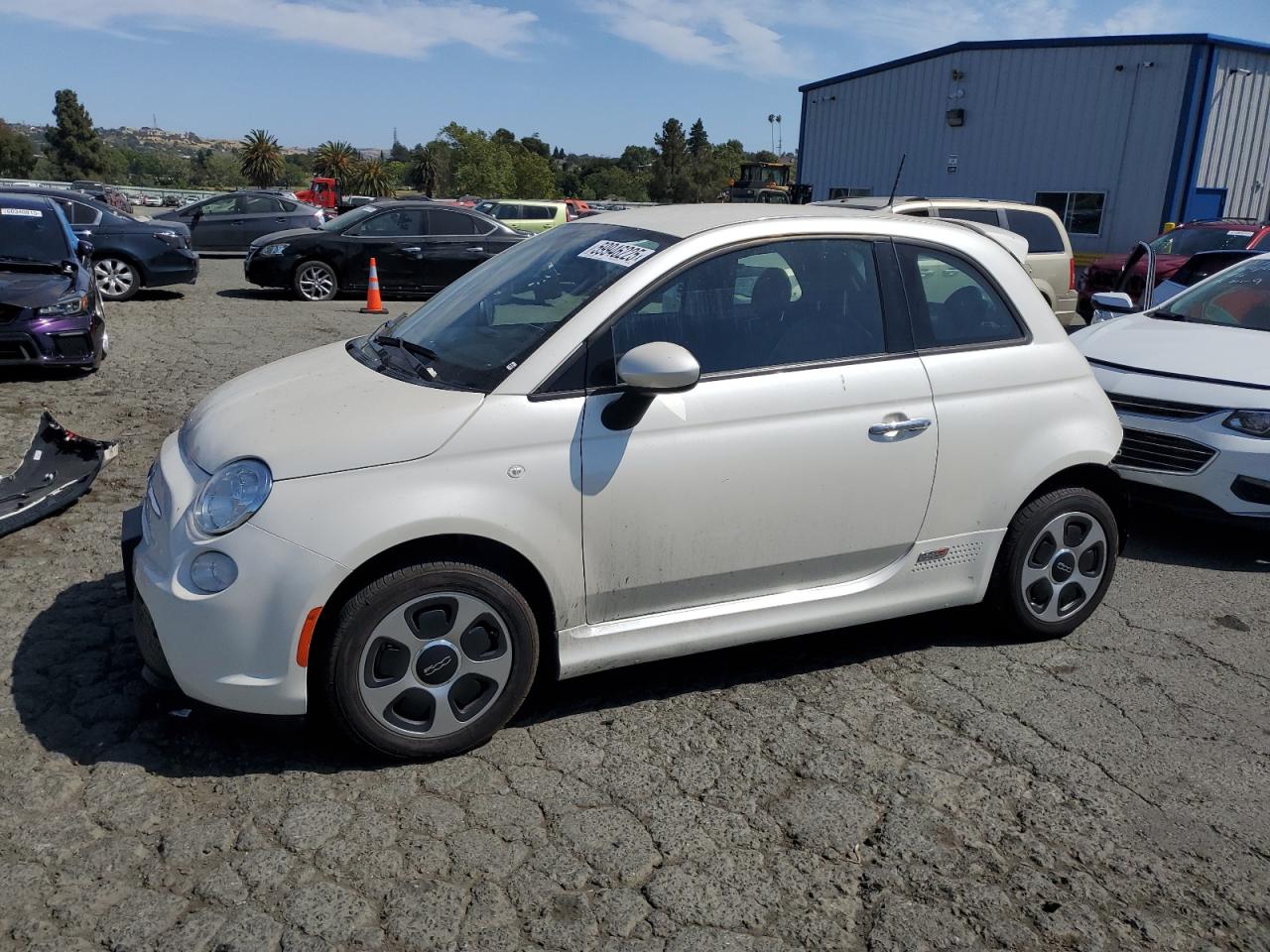 2018 FIAT 500e, VIN 3C3CFFGE5JT469593 — Rear end