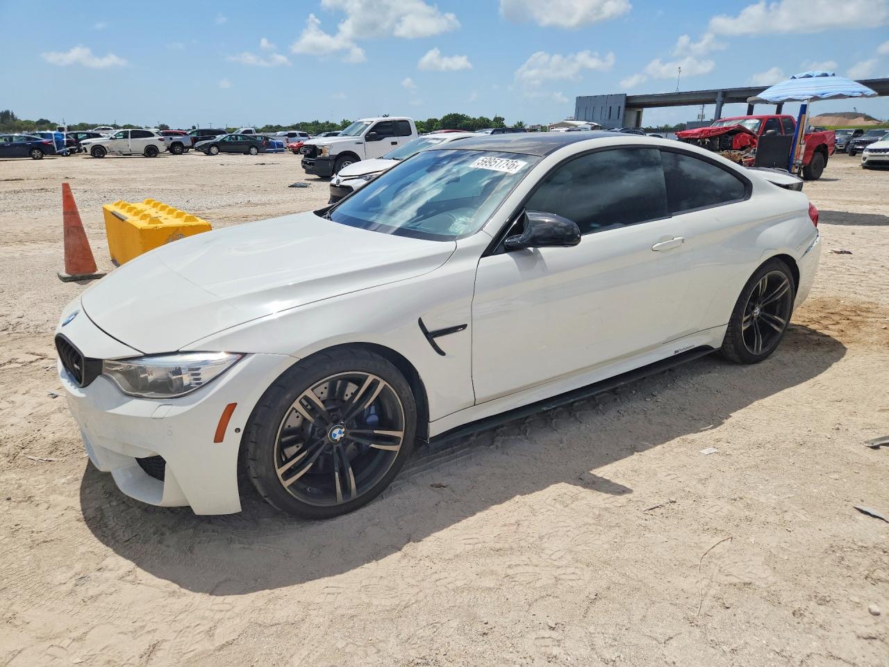 2015 BMW M4, VIN WBS3R9C50FK333707 — Зад
