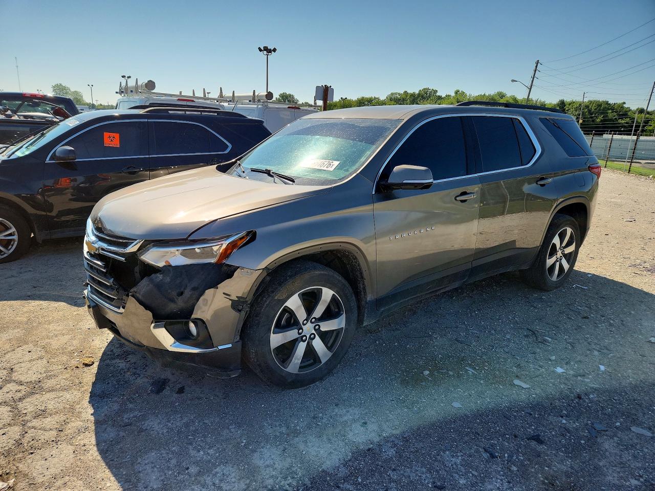 2020 Chevrolet Traverse LT, VIN 1GNEVHKW8LJ152279 — Front end