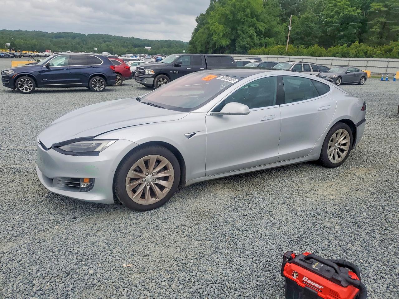 2018 Tesla Model S 75D, VIN 5YJSA1E24JF241598 — Side