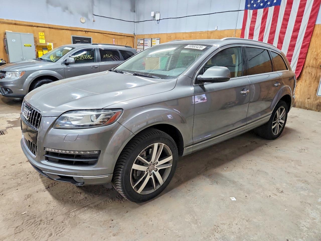 2012 Audi Q7 Premium Plus, VIN WA1LMAFE9CD001360 — Мелкие вмятины и царапины