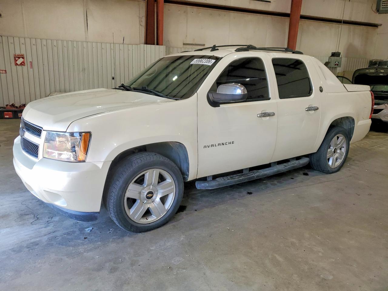 2013 Chevrolet Avalanche LTZ, VIN 3GNMCGE0XDG164438 — Roof