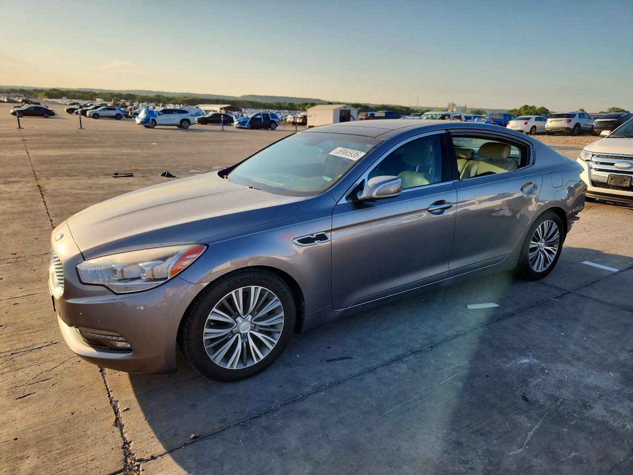 2016 Kia K900 Luxury, VIN KNALU4D37G6032140 — Rear end