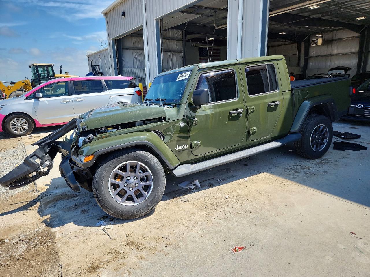 2021 Jeep Gladiator Overland, VIN 1C6HJTFG7ML574760 — Front end