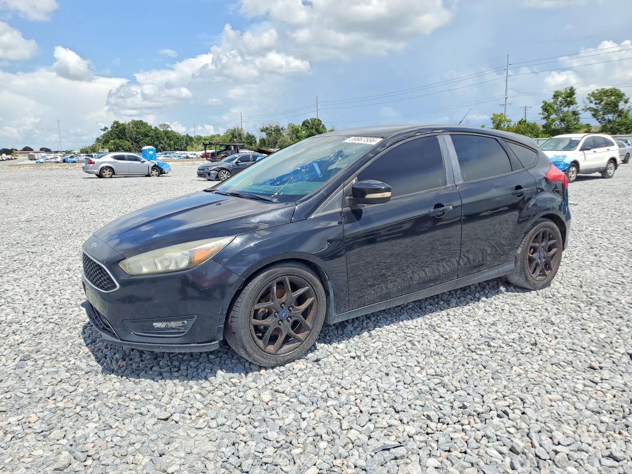 2016 Ford Focus SE, VIN 1FADP3K27GL302560 — Front end