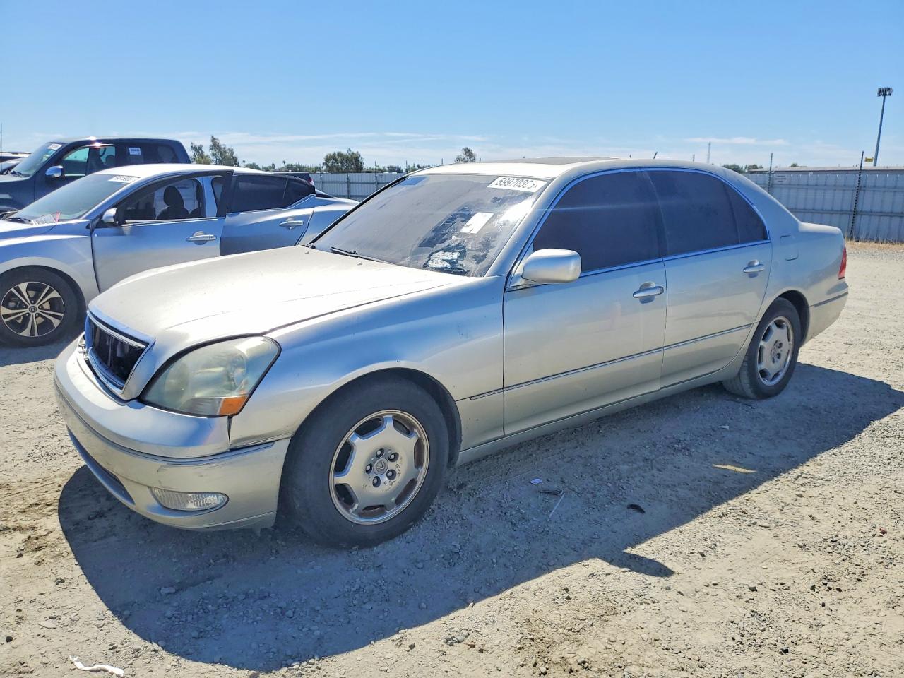 2002 Lexus LS 430, VIN JTHBN30F420082235 — Перед