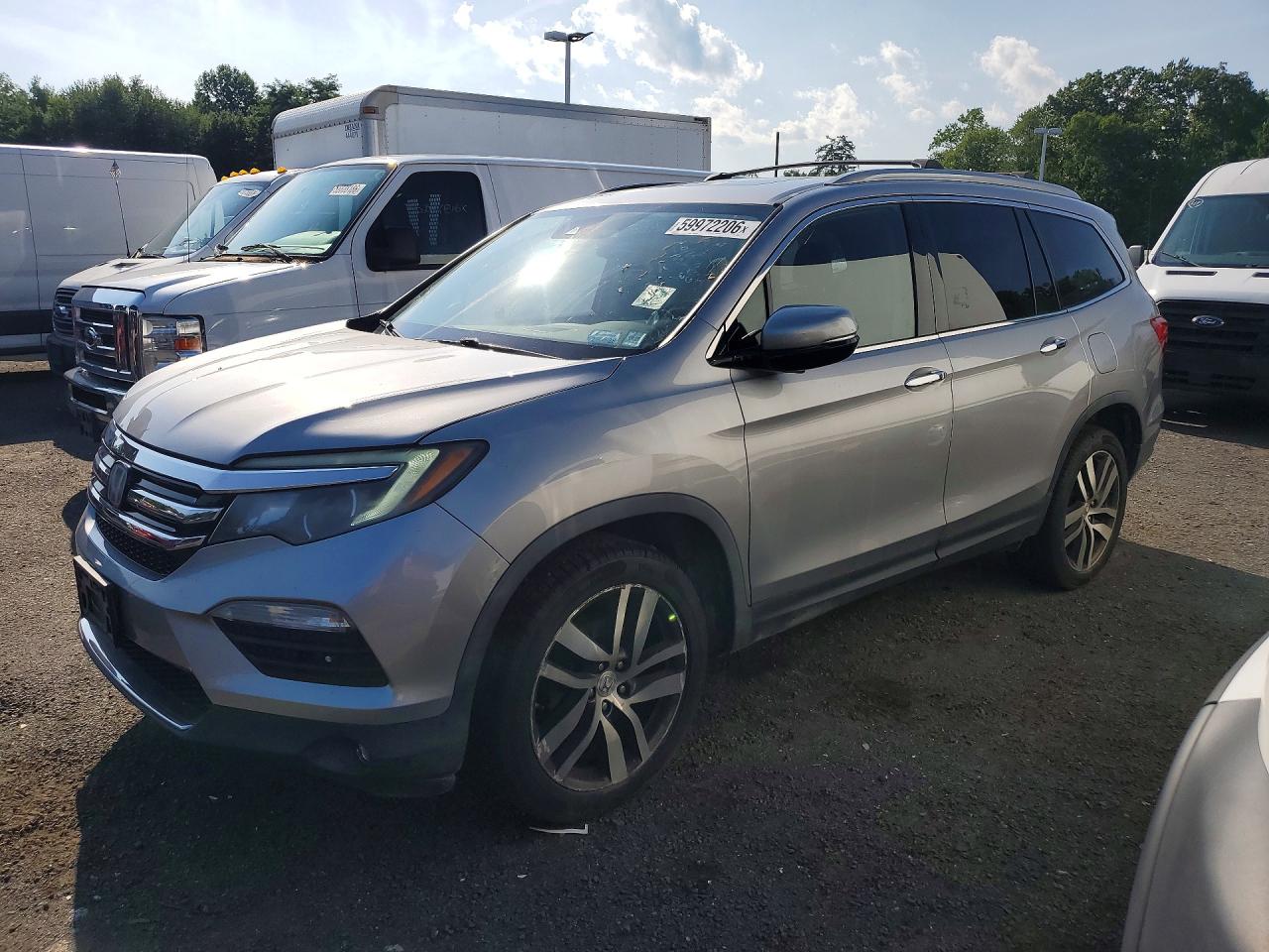 2016 Honda Pilot Touring, VIN 5FNYF6H90GB108282 — Minor dents and scratches