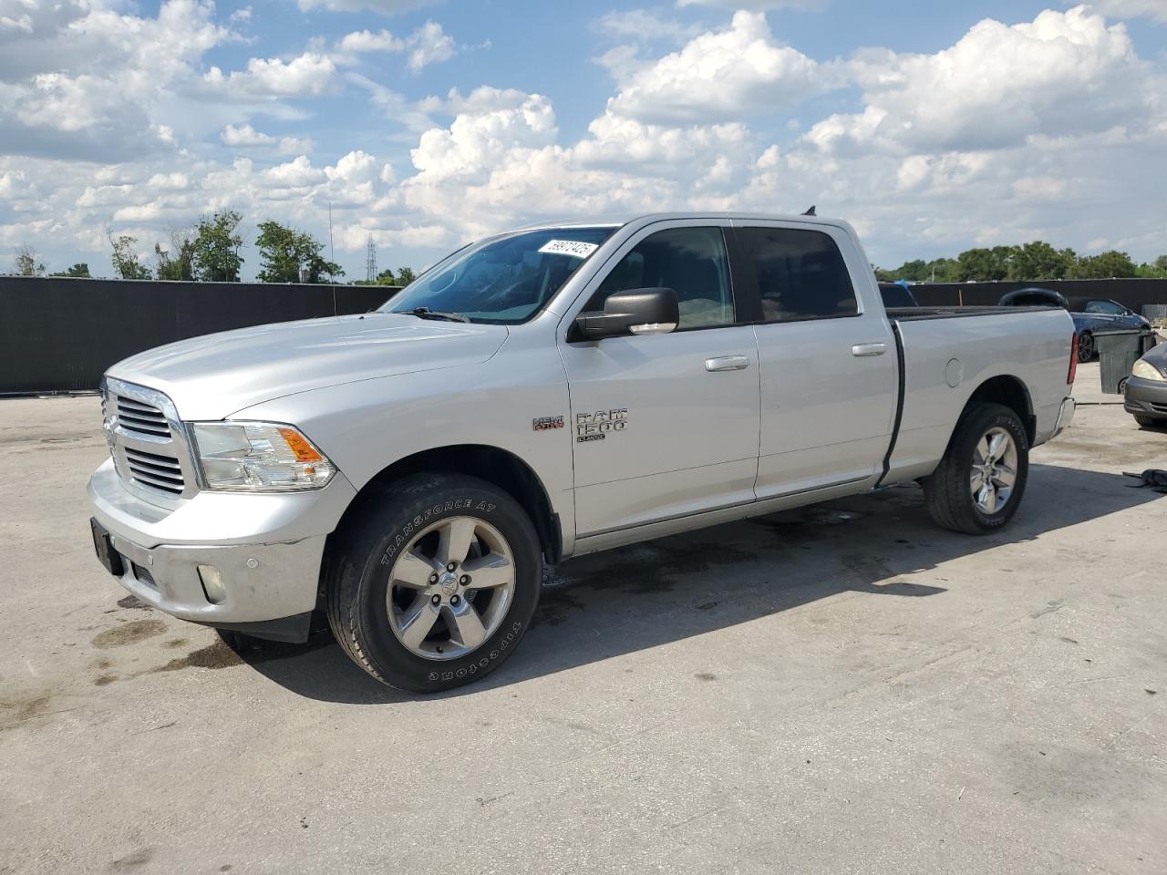 2019 Ram 1500 SLT, VIN 1C6RR7TT3KS566261 — Minor dents and scratches