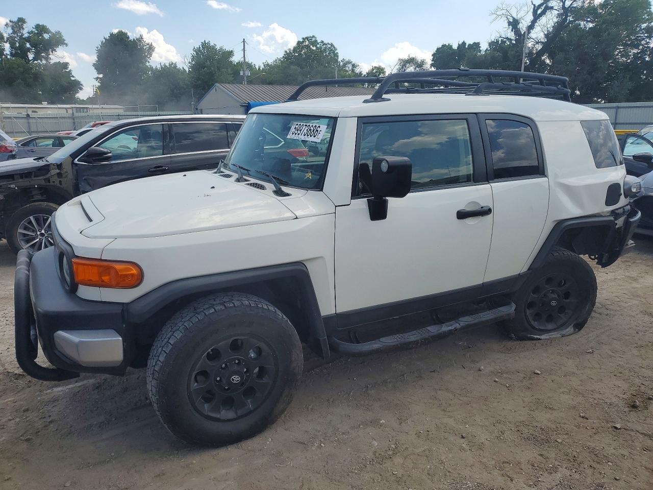 2013 Toyota FJ Cruiser, VIN JTEBU4BF9DK169252 — Undercarriage