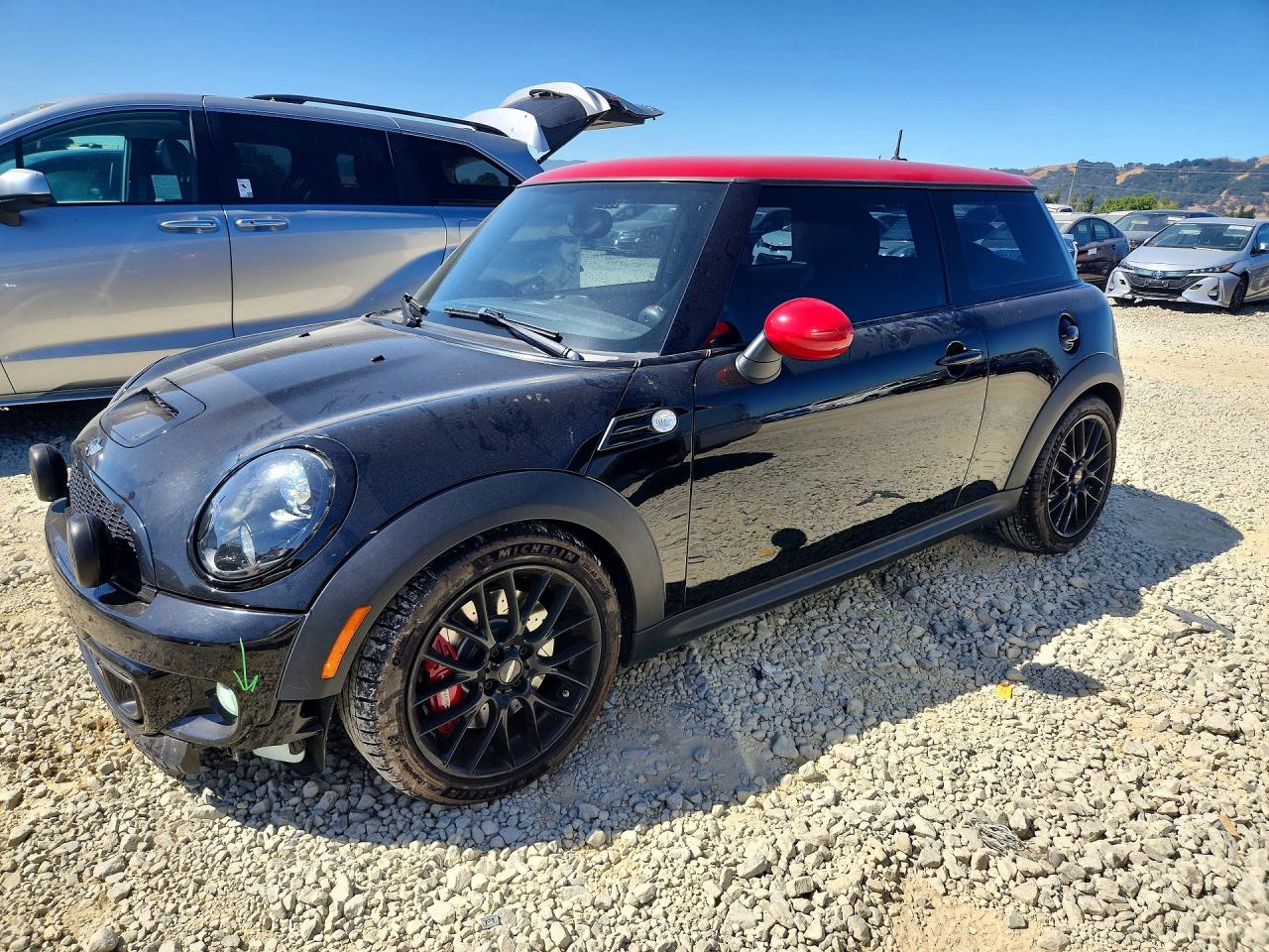 2011 MINI COOPER, VIN WMWSV9C57BTZ97115 — Front end