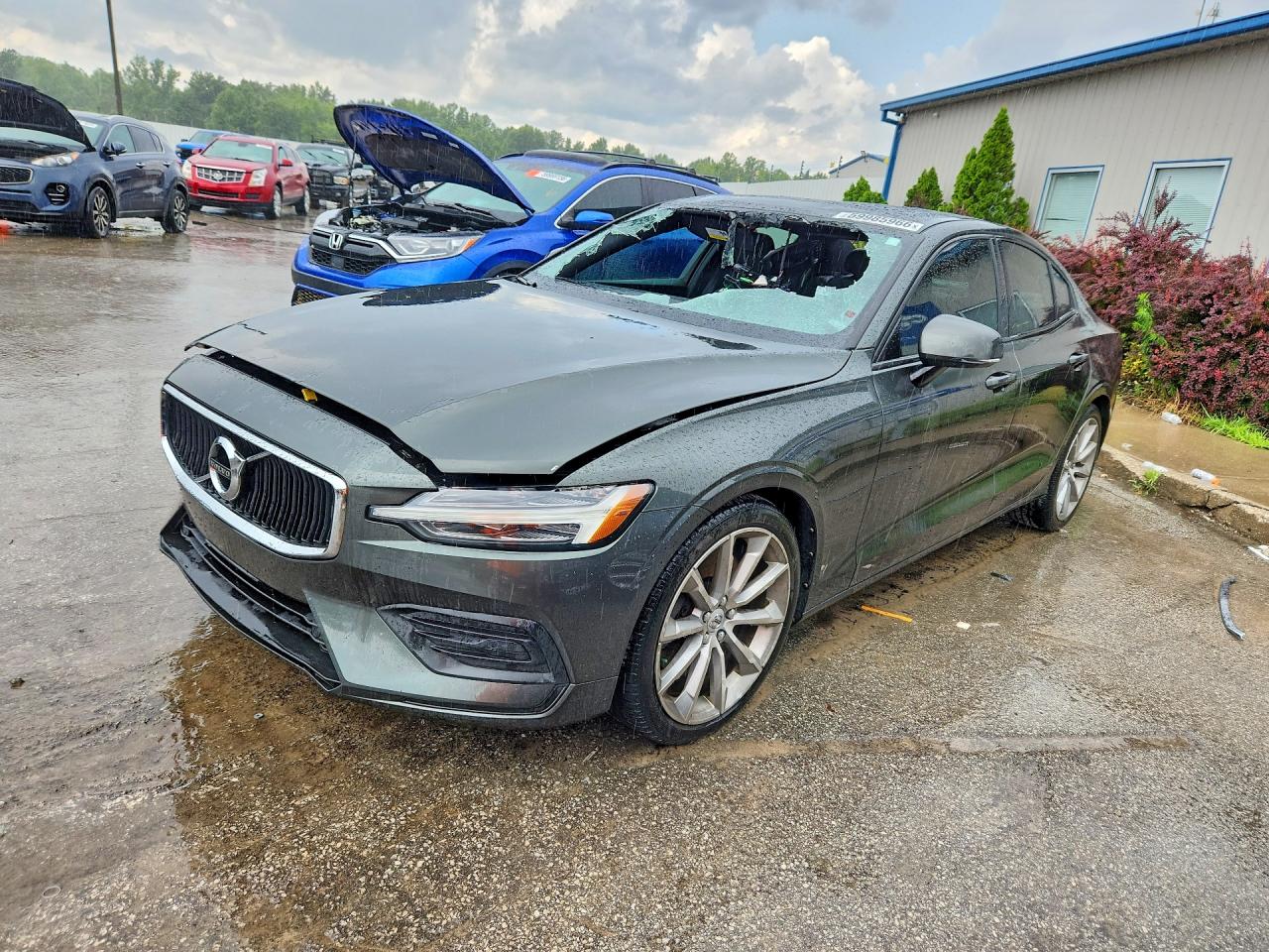 2020 Volvo S60 Momentum, VIN 7JRA22TK2LG048913 — Крыша