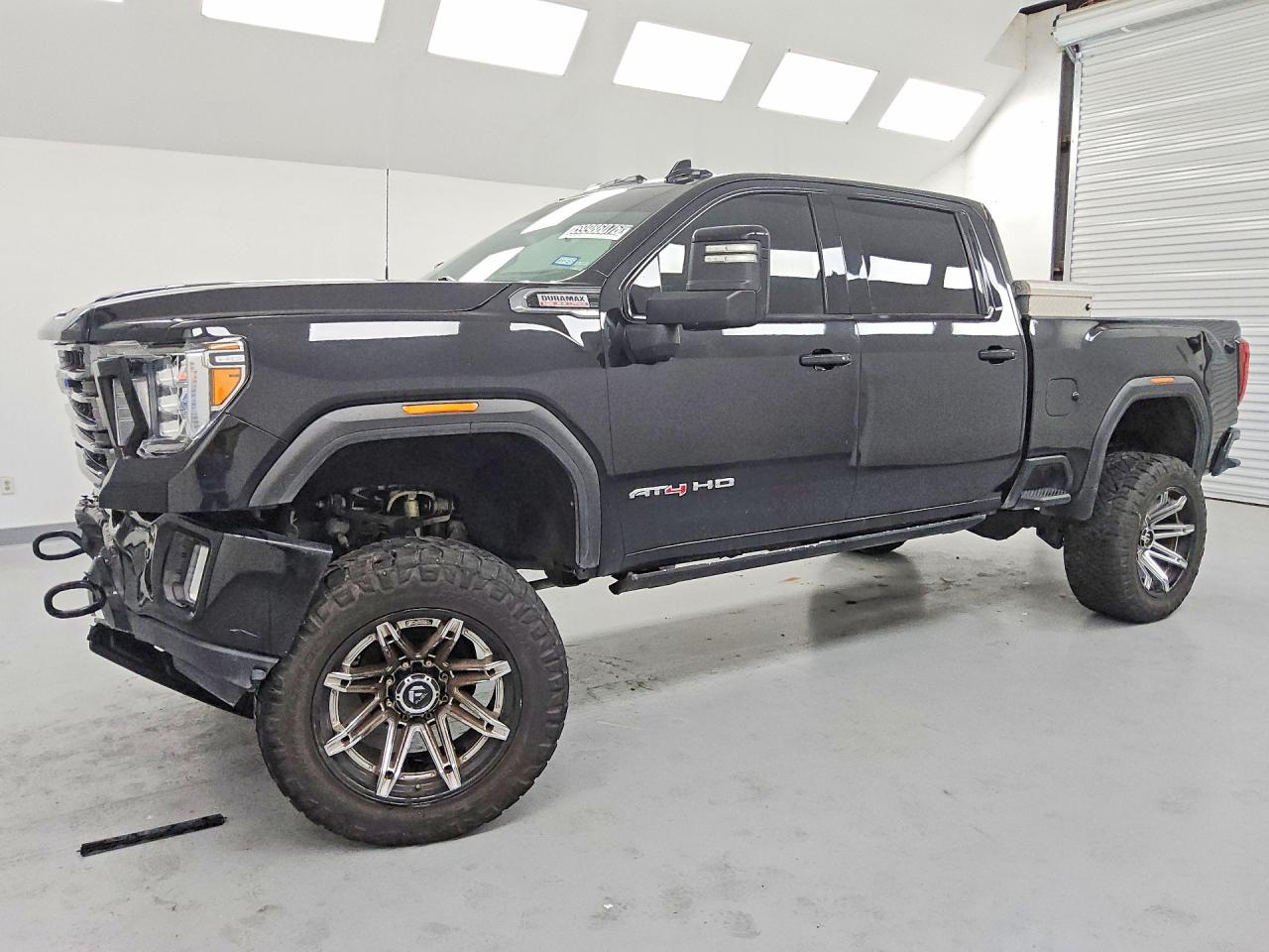 2021 GMC Sierra 2500HD AT4, VIN 1GT49PEY3MF133935 — Front end