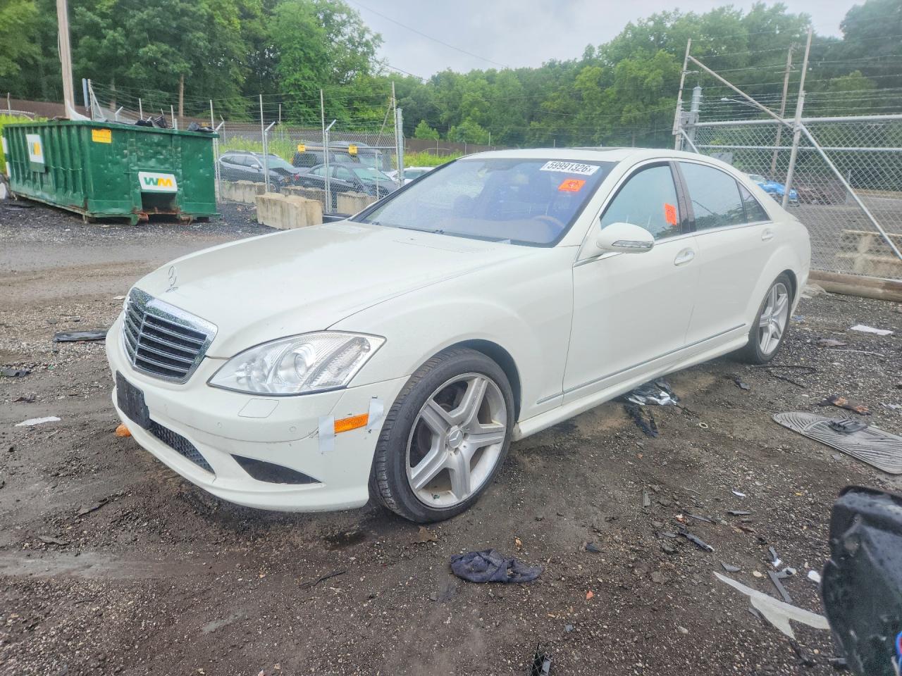 2009 Mercedes-Benz S 550, VIN WDDNG71X39A246107 — Minor dents and scratches