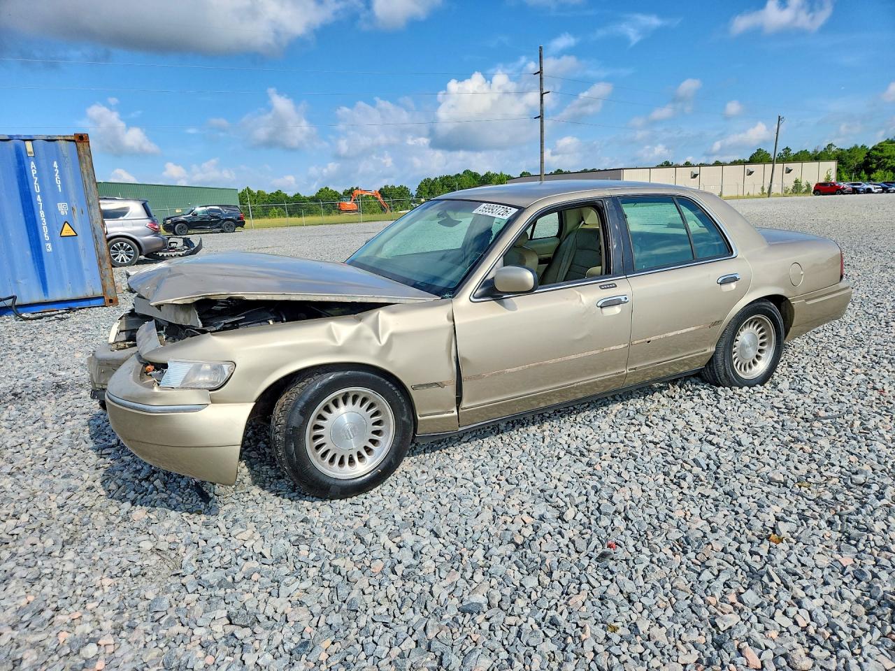 1999 Mercury Grand Marquis LS, VIN 2MEFM75W8XX672208 — Front end