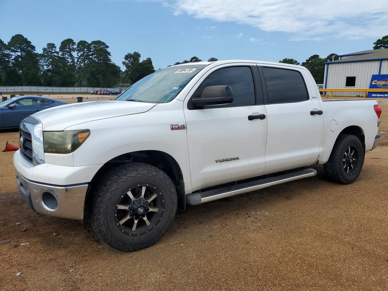 2009 Toyota Tundra, VIN 5TFDW54189X088963 — Бок