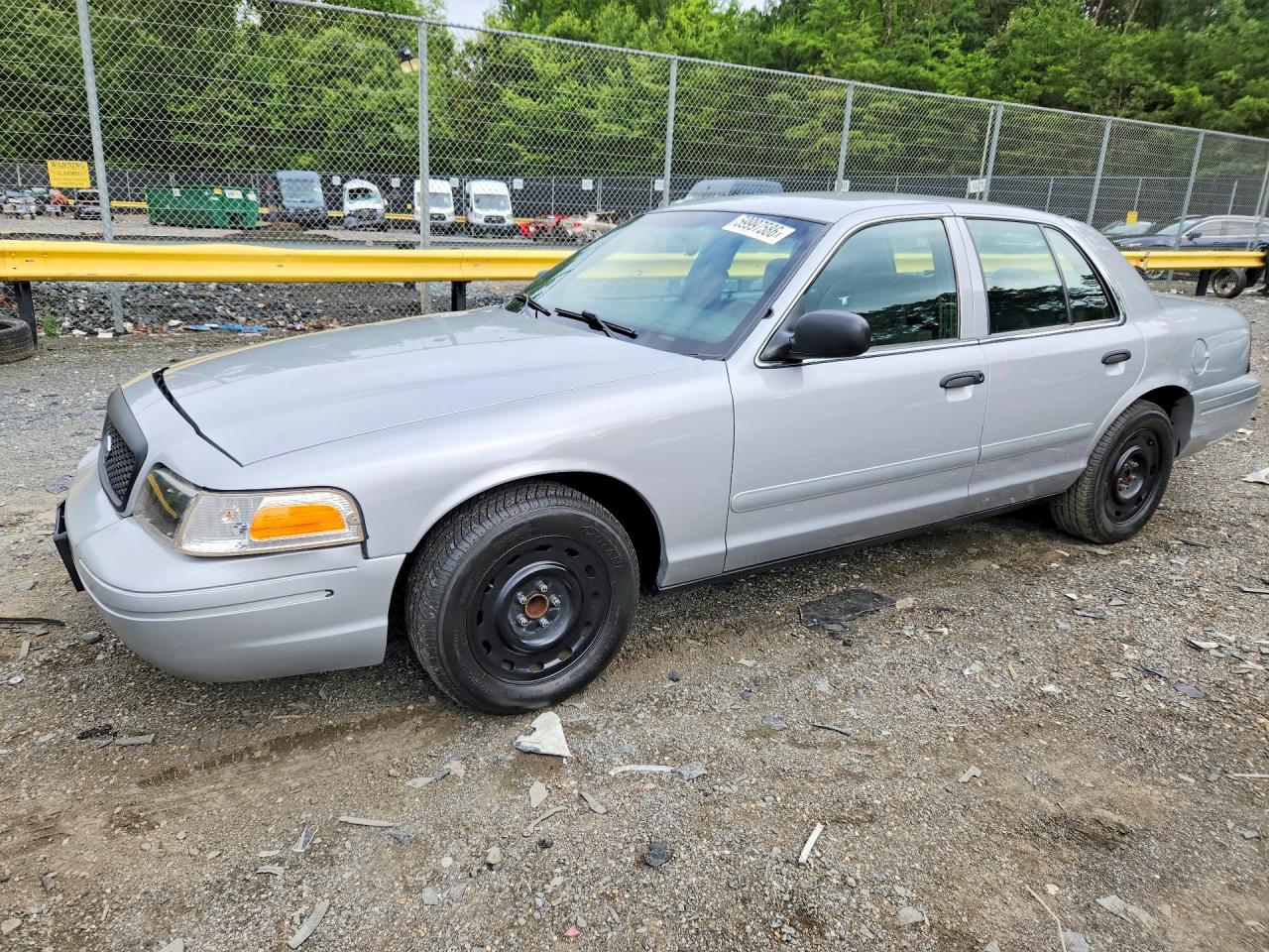 2005 Ford Police Interceptor, VIN 2FAHP71W05X173302 — Front end