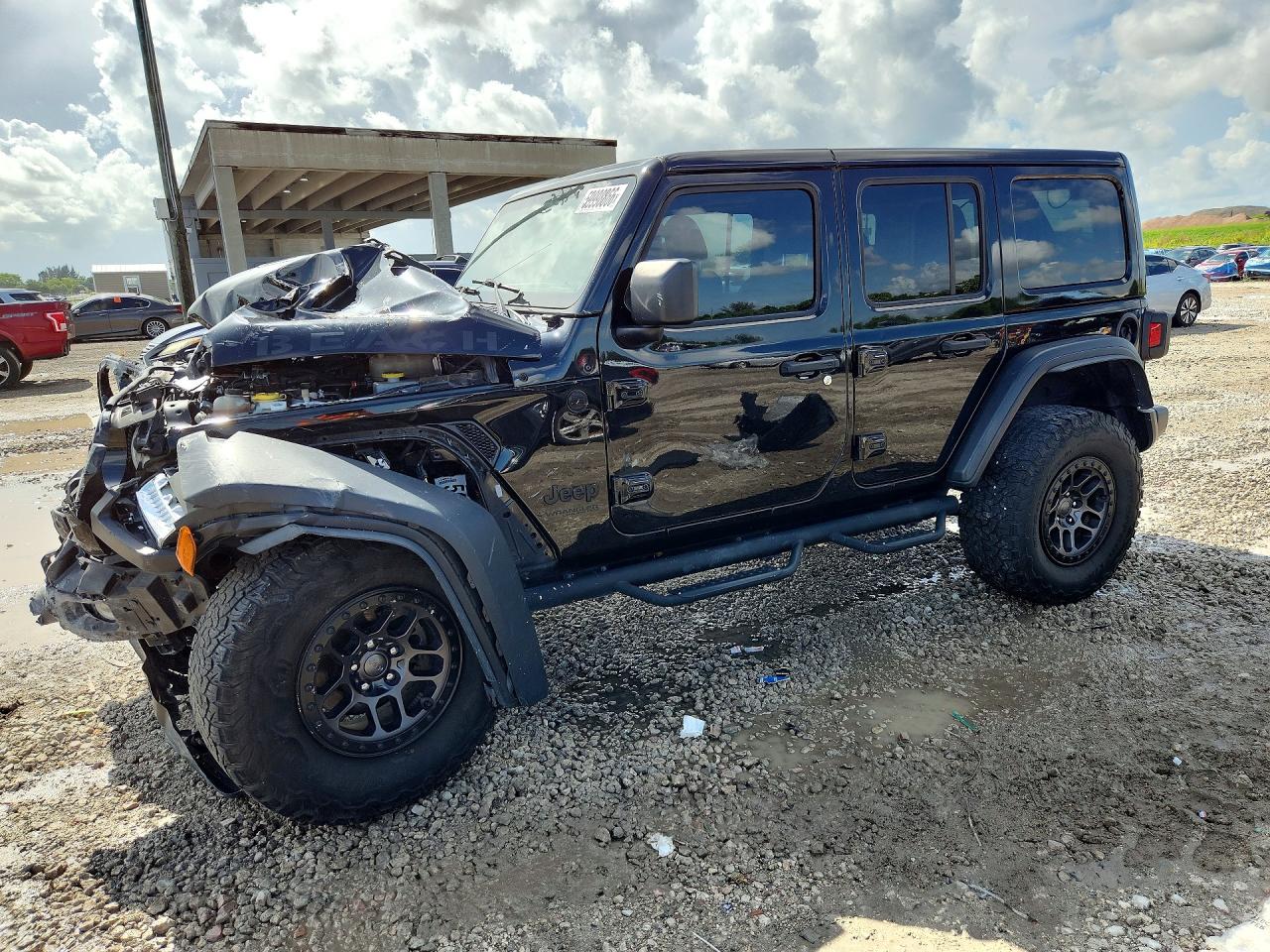 2022 Jeep Wrangler Unlimited Sport, VIN 1C4HJXDGXNW243013 — Перед