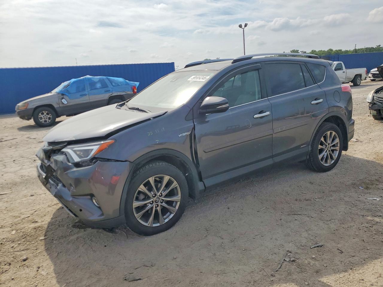 2017 Toyota RAV4 Limited, VIN JTMDJREV7HD136881 — Перед