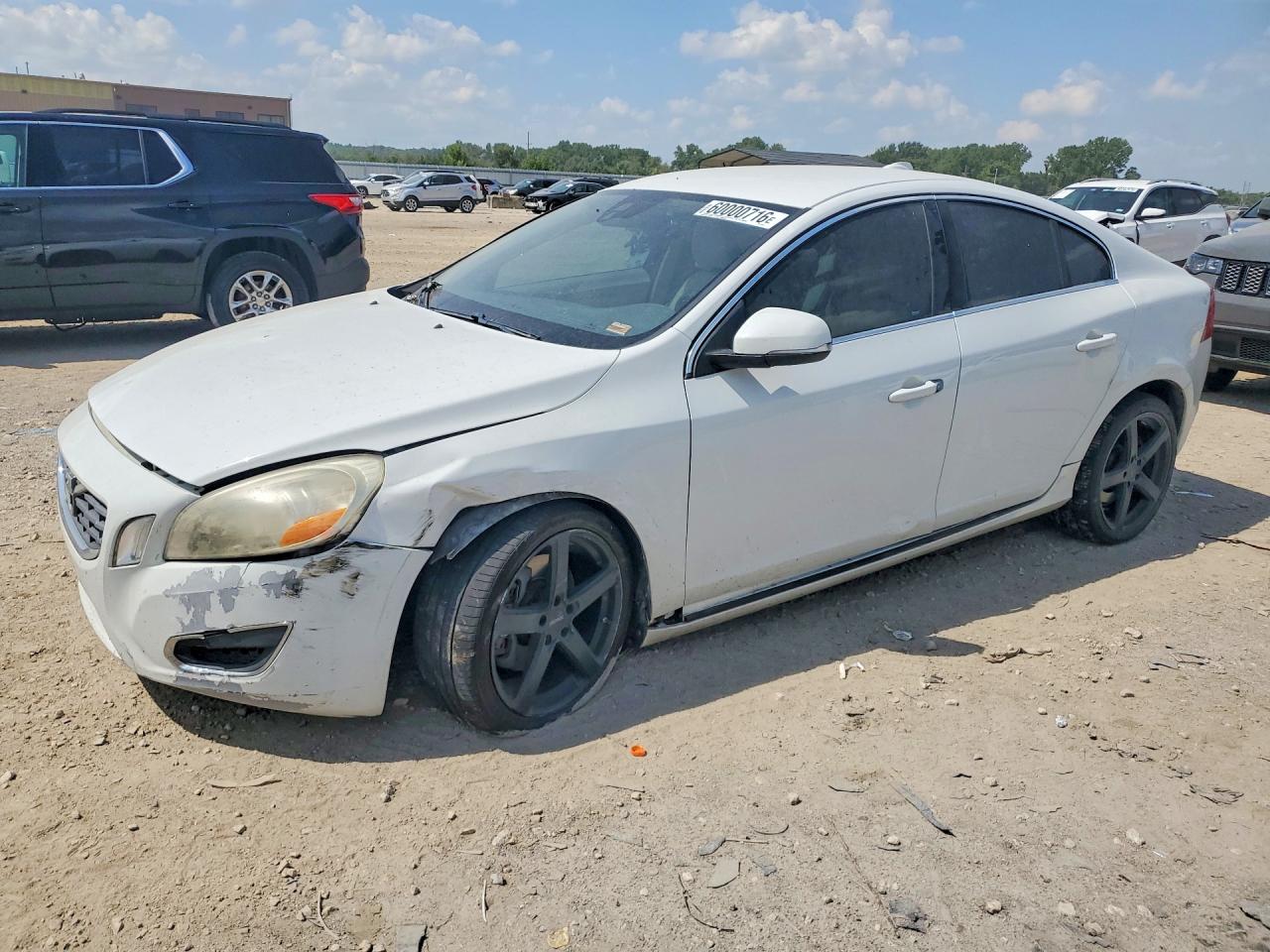 2011 Volvo S60, VIN YV1902FH2B2015147 — Front end