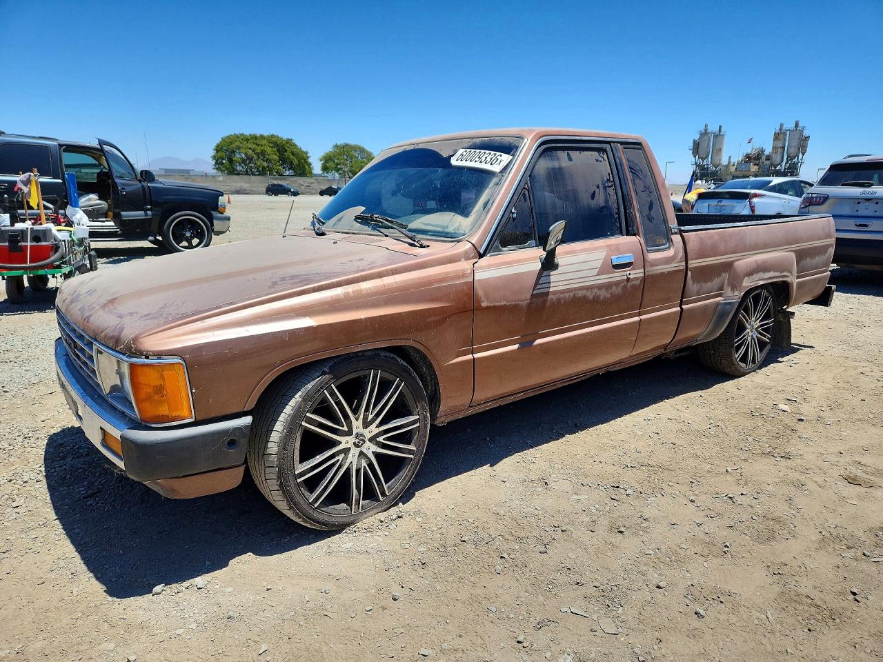 1986 Toyota Pickup SR5, VIN JT4RN56S3G7004690 — Minor dents and scratches