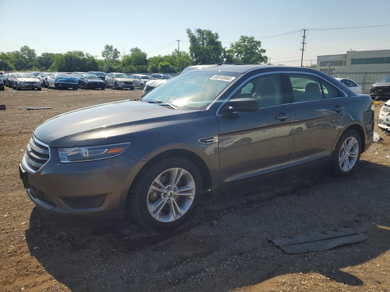 2017 Ford Taurus SE, VIN 1FAHP2D97HG146150 — Front end