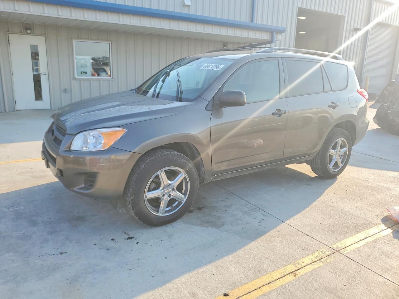 2011 Toyota RAV4, VIN 2T3ZF4DV3BW066205 — Front end